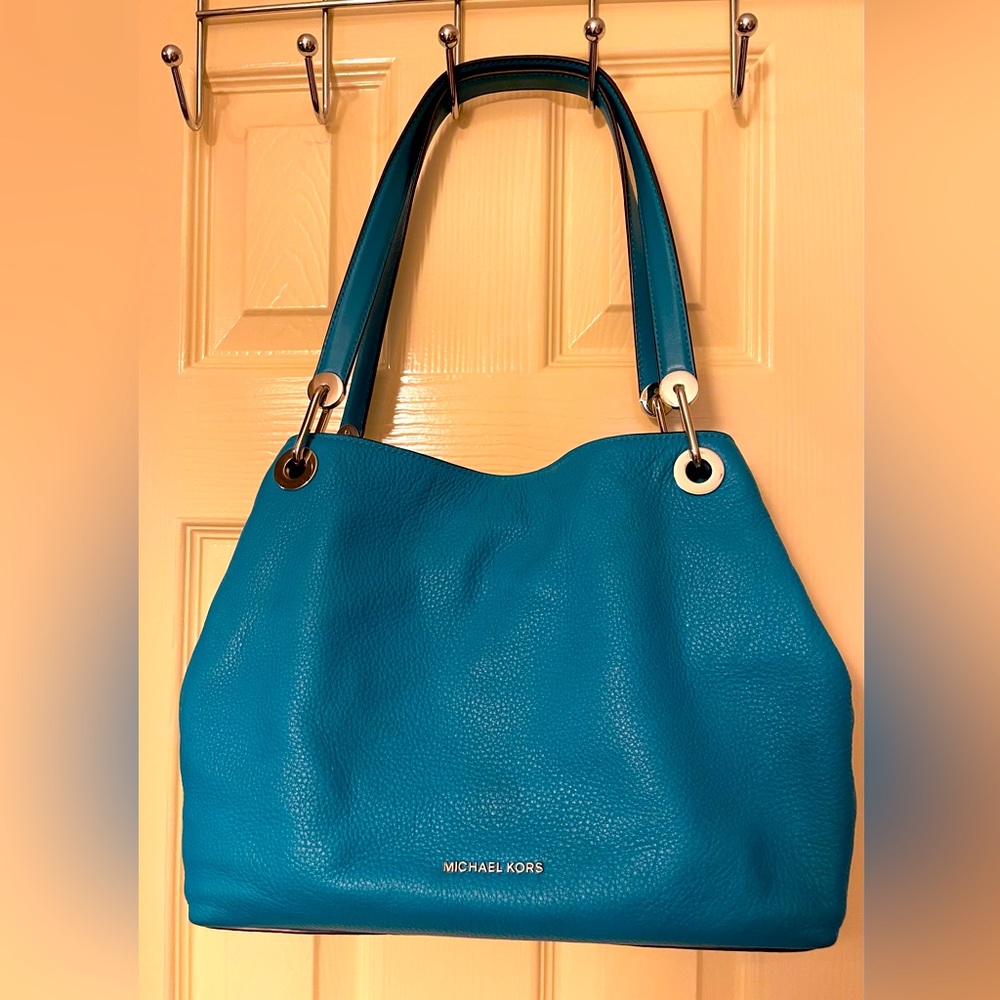 Beautiful large Micheal Kors tote